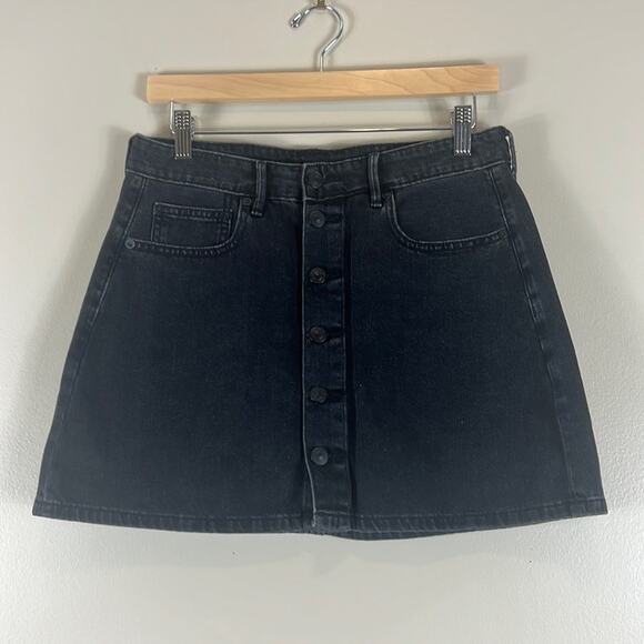 American Eagle Black Super High Rise A-Line Button Down Mini Denim Skirt - Picture 2 of 4